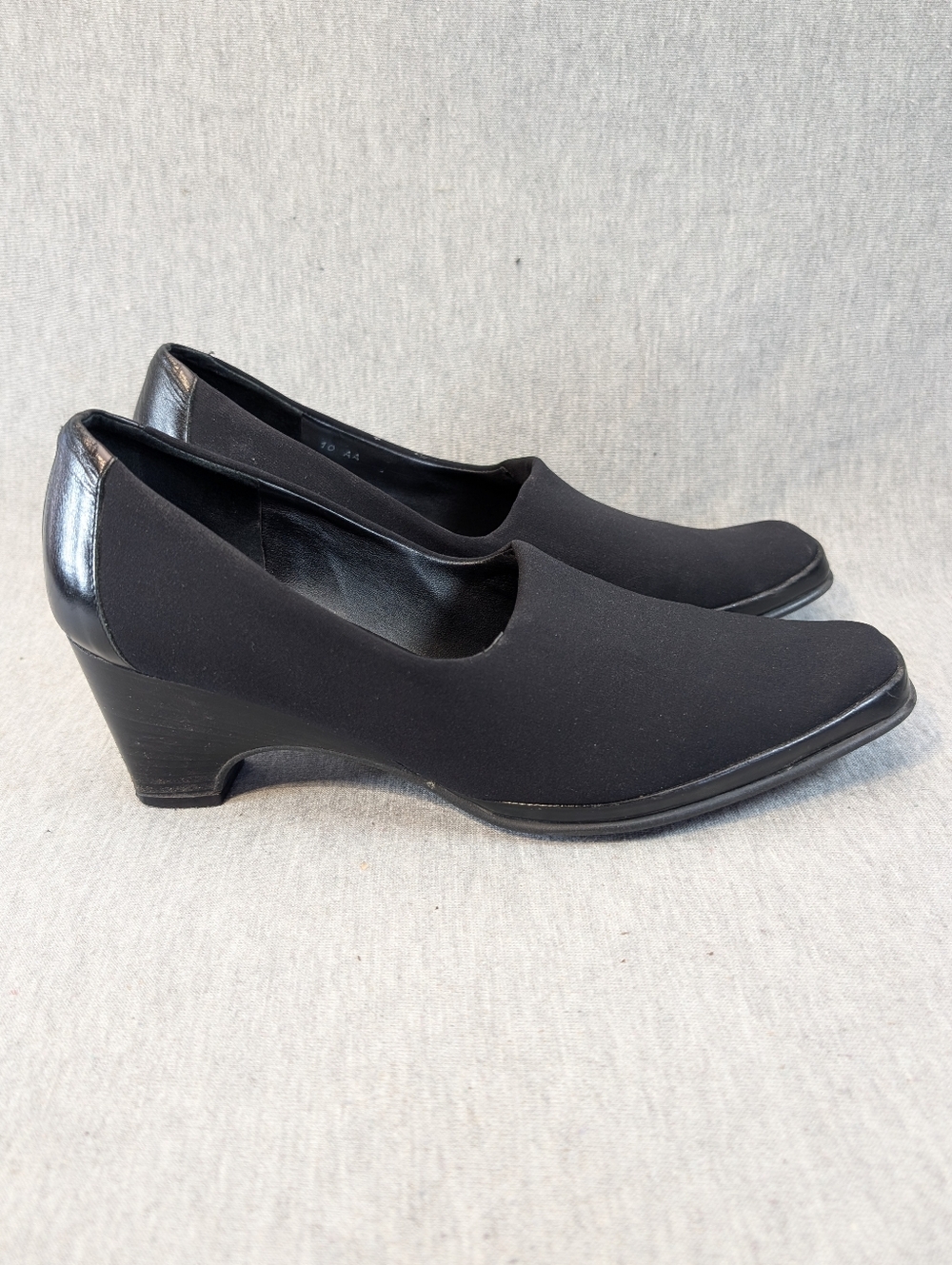 Amalfi By Rangoni Italian Heels Women's 10 AA Black Suede